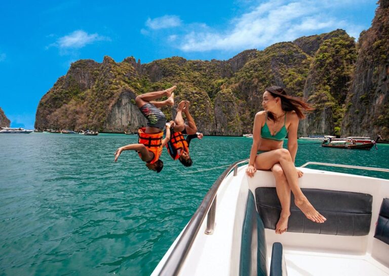 Discover unparalleled luxury & convenience with private yacht charters & group boat tours at RPM